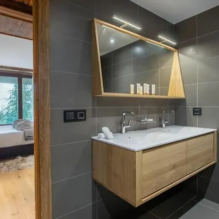 Beautiful 5-bed House In Holiday home Zermatt